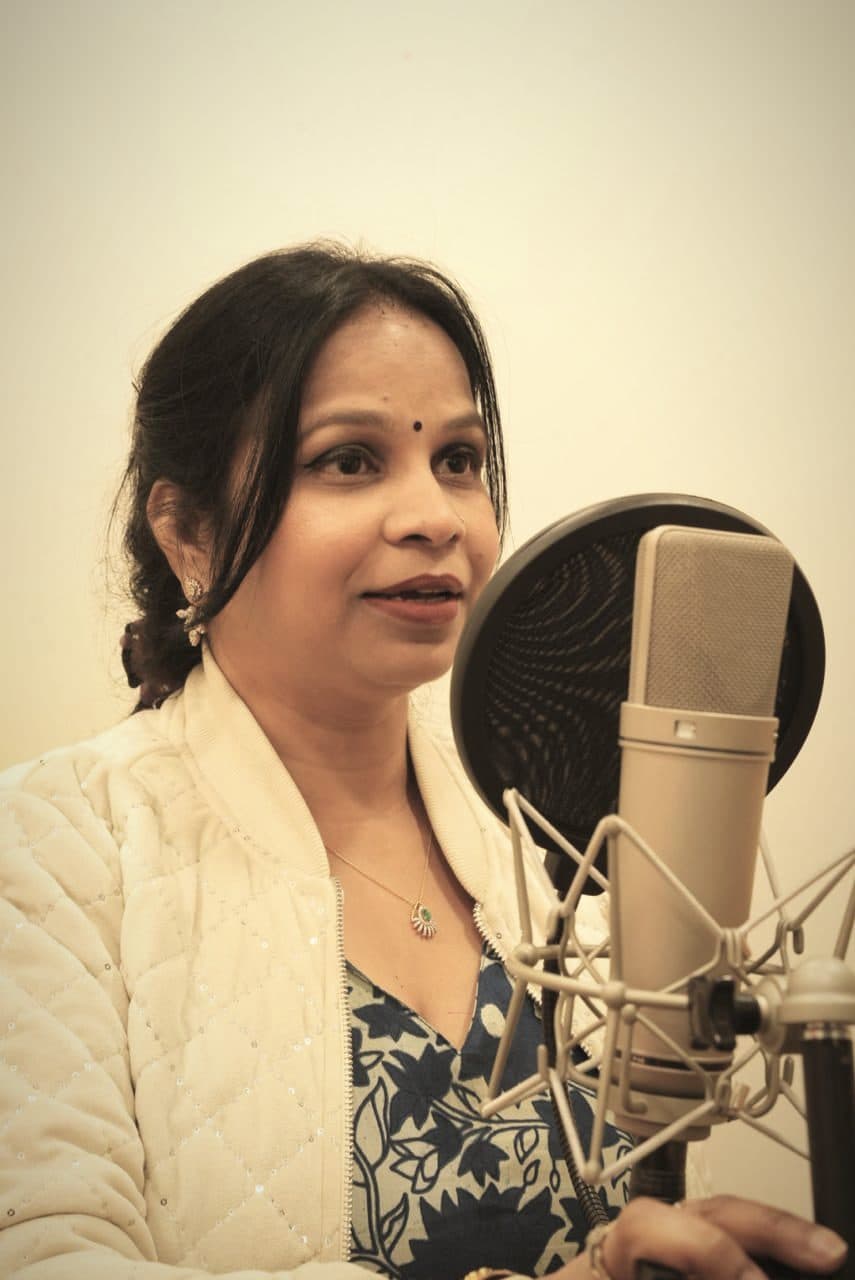 Veena Sonkar recording at the Neumann U 87 in the Antraalaap booth
